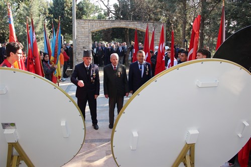 18 Mart Şehitleri Anma Günü ve Çanakkale Deniz Zaferi'nin 109. Yıl Dönümü Çelenk Sunma Töreni 