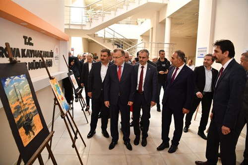 Kaymakamımız Sayın Hasan Gözen, fotoğraf sergisinin açılışını gerçekleştirdi.
